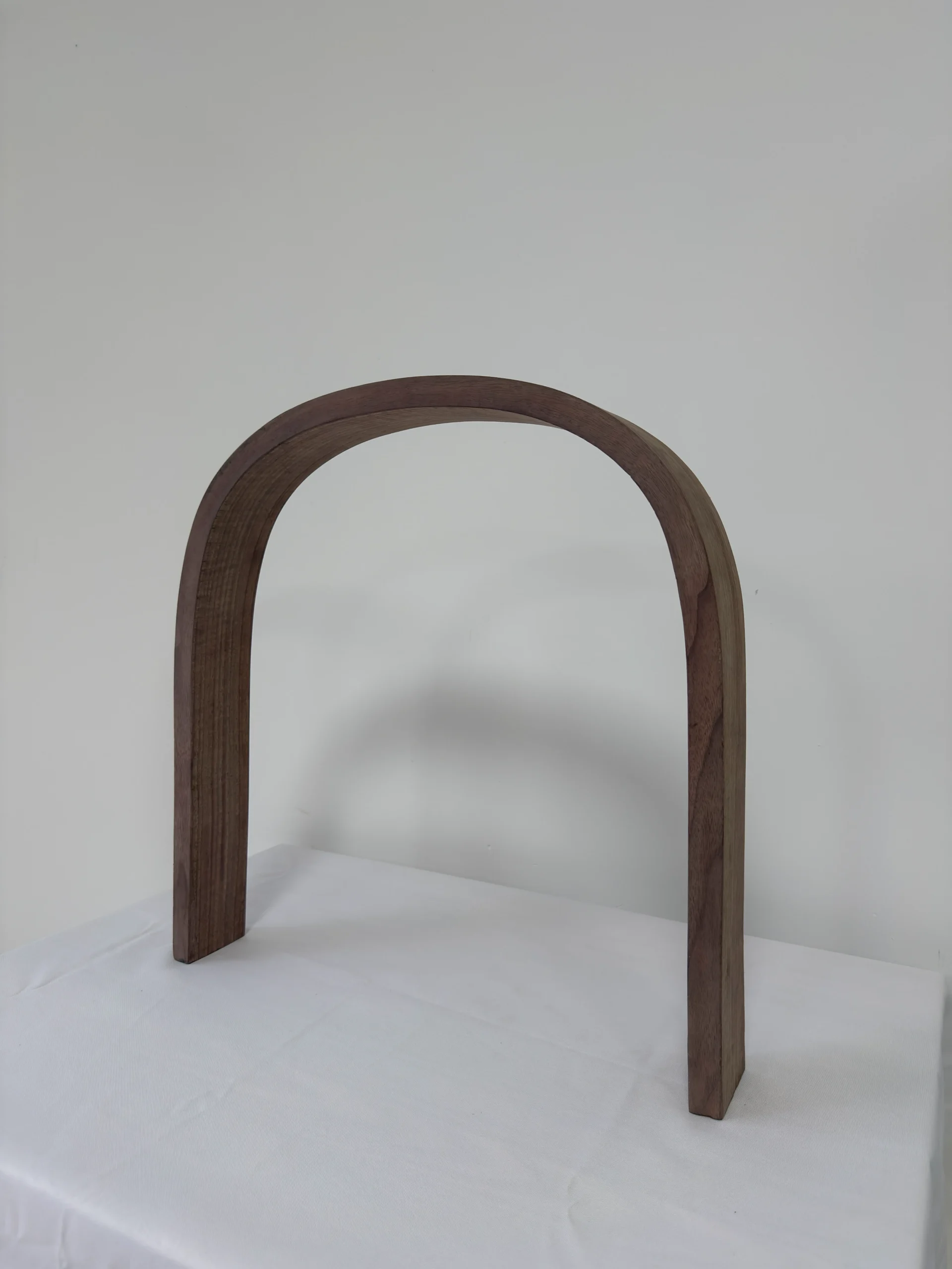 136.5*7.7*2.3 实木压弯 黑胡桃